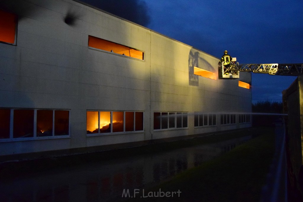 Grossbrand Halle Troisdorf Kriegsdorf Junkersring P439.JPG - Miklos Laubert